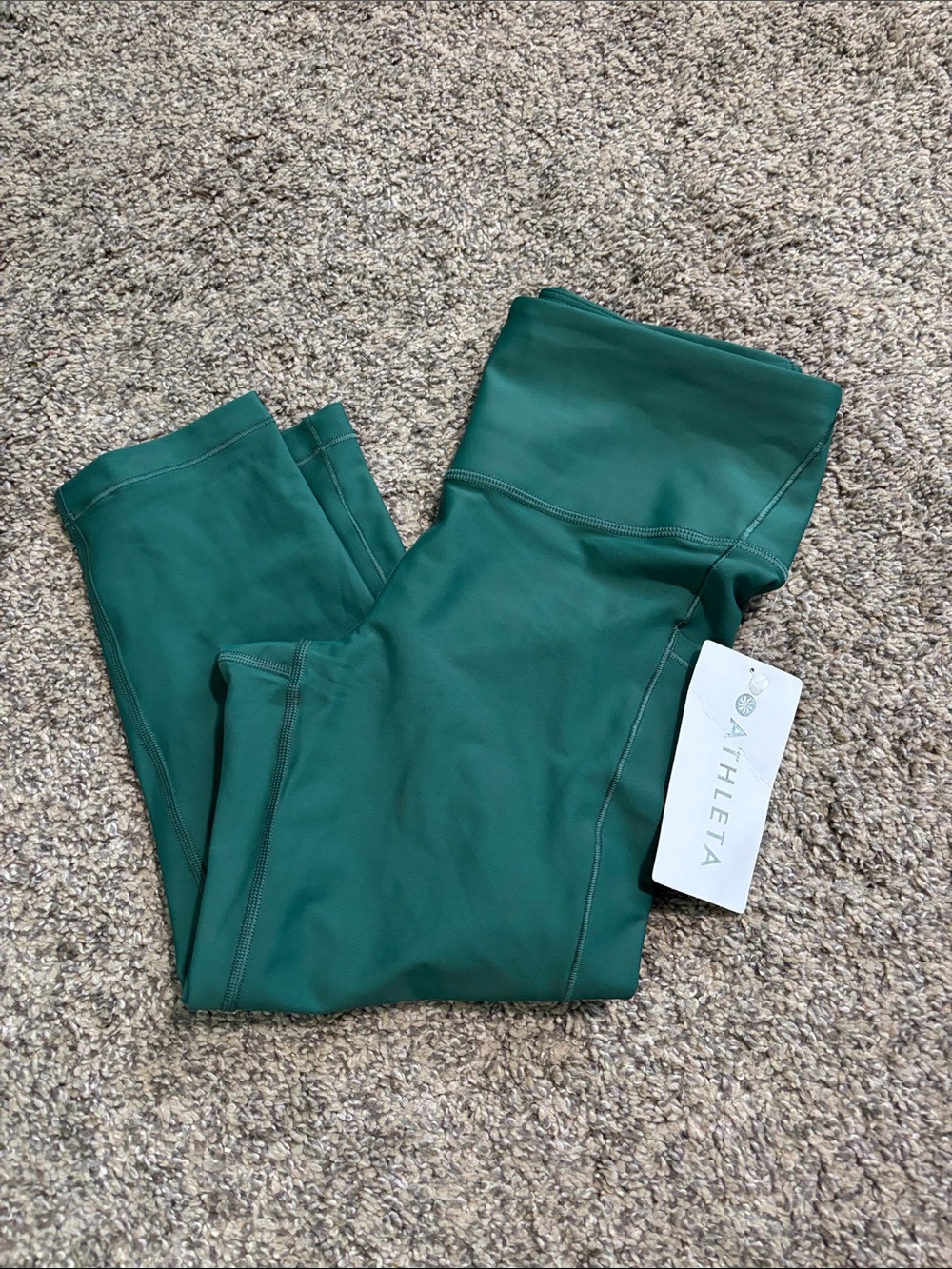 Athleta Interval Stash Capri leggings size small NWT